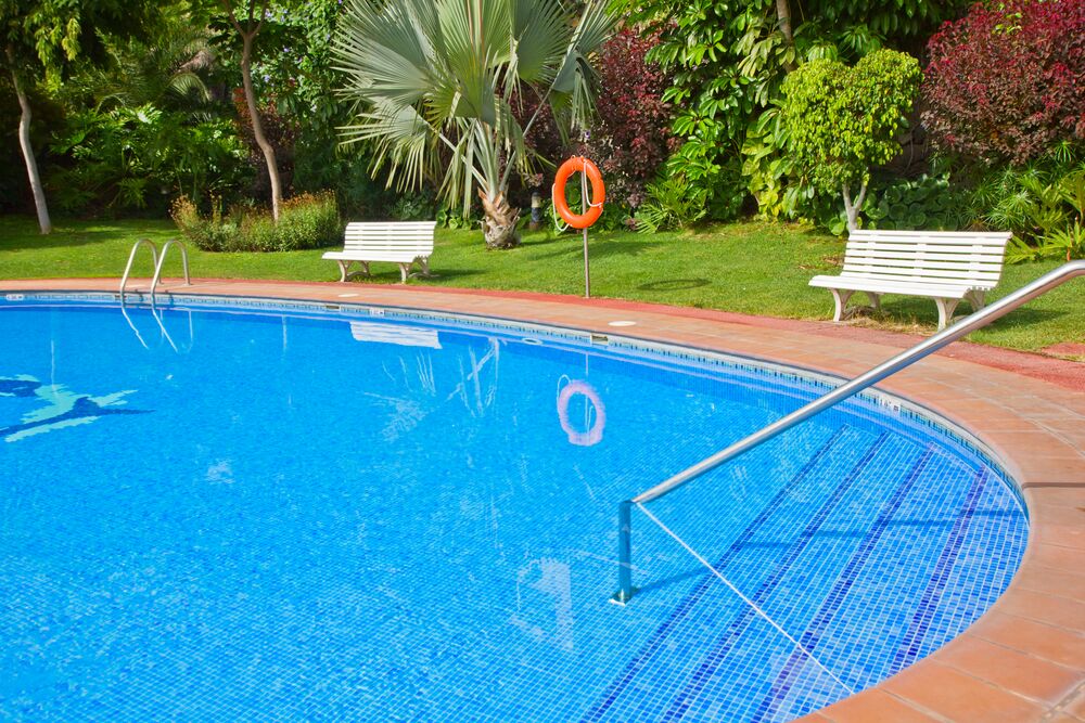 selling a house with a swimming pool